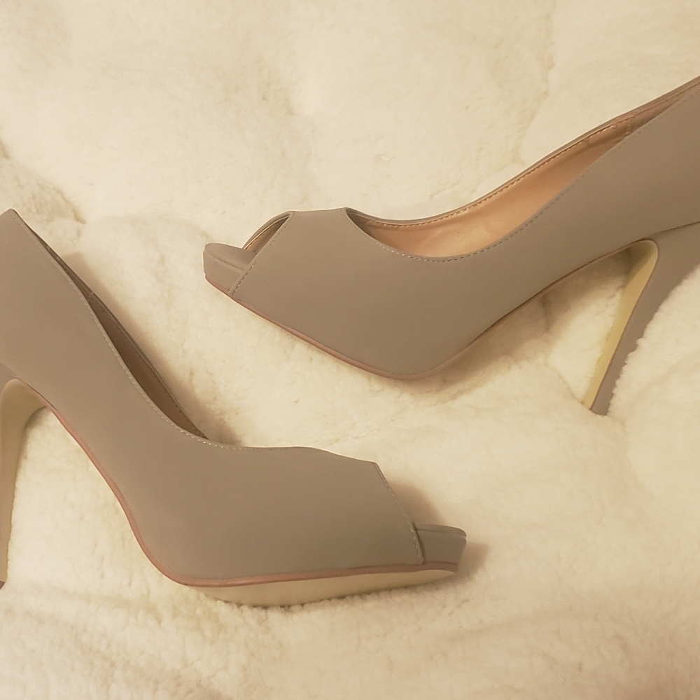 Womens size 10 peep toe heels